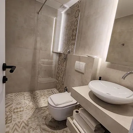 Mandrina 10 Free Parking *