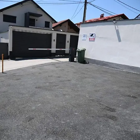 Mandrina 10 Free Parking