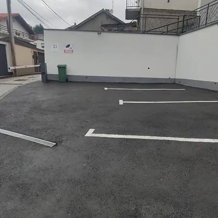 Mandrina 10 Free Parking